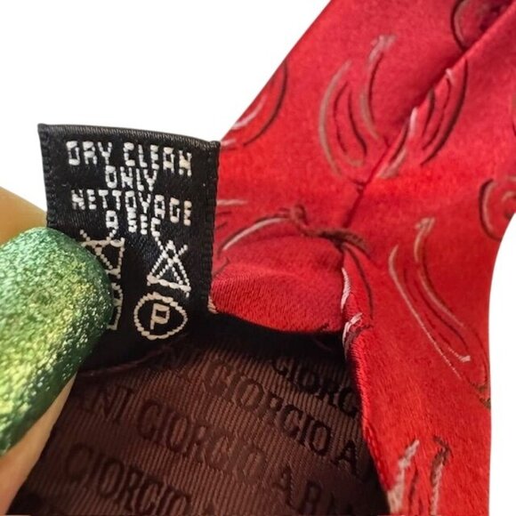 Giorgio Armani Mens Red Paisley Silk Tie Made In Italy - Picture 8 of 9